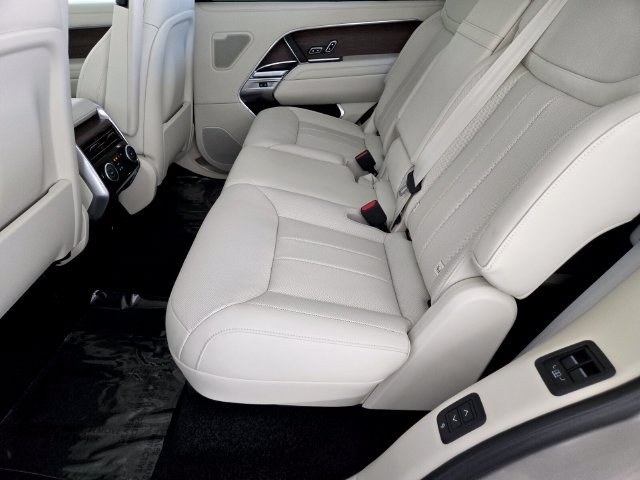 Certified 2025 Land Rover Range Rover Long Wheelbase SE AWD/4WD image 5