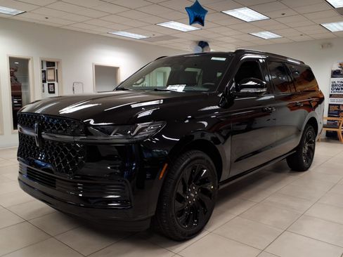 New 2026 Lincoln Navigator L Reserve w/ Jet Appearance Package AWD/4WD image 3
