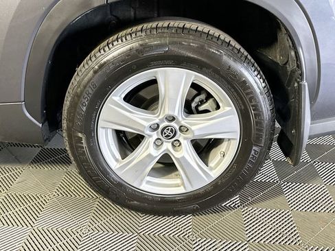 Used 2023 Toyota Highlander LE FWD image 29