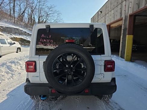 Used 2023 Jeep Wrangler Unlimited Sahara w/ Cold Weather Group image 6