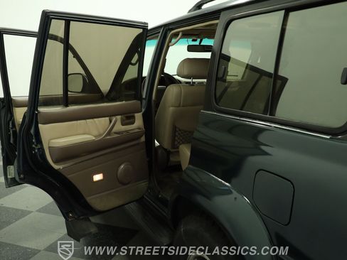 Used 1997 Toyota Land Cruiser w/ Collector's Edition Pkg AWD/4WD image 33