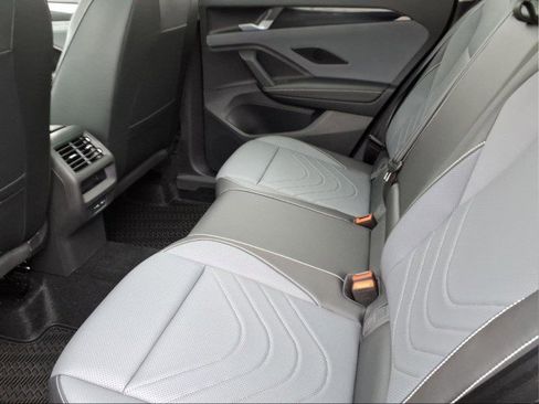 New 2026 Volkswagen Tiguan SE image 13