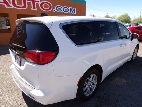 Used 2023 Chrysler Voyager LX FWD image 8