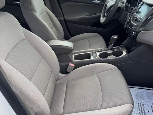 Used 2017 Chevrolet Cruze LT w/ Convenience Package FWD image 11