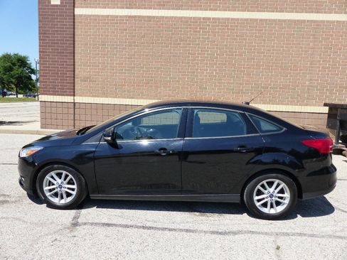 Used 2016 Ford Focus SE w/ SE Cold Weather Package FWD image 6