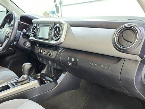 Used 2017 Toyota Tacoma SR5 w/ Tow Package RWD image 21