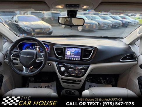 Used 2018 Chrysler Pacifica Touring-L w/ Premium Audio Group image 24