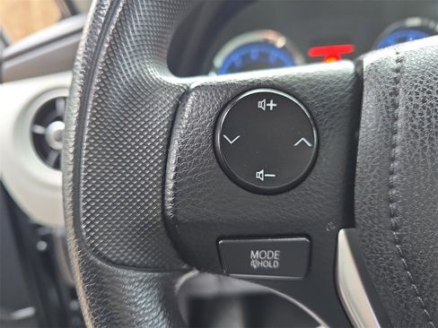 Used 2019 Toyota Corolla LE w/ Carpet Mat Package (TMS) image 17