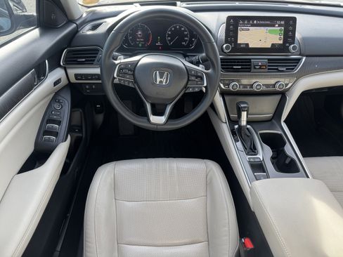 Used 2018 Honda Accord Touring image 18