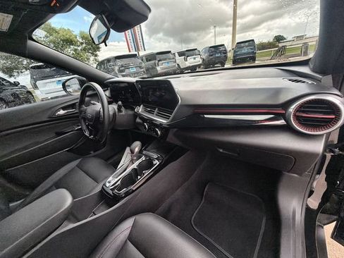 Used 2024 Chevrolet Trax RS w/ Sunroof Package FWD image 27