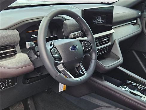 New 2026 Ford Explorer Platinum w/ LUX Leather Package AWD/4WD image 3