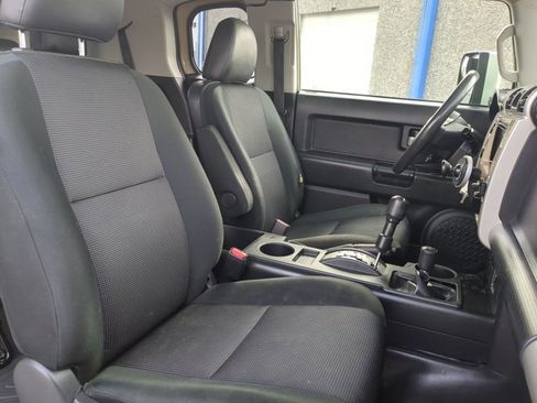 Used 2011 Toyota FJ Cruiser 4WD w/ Convenience Pkg image 24
