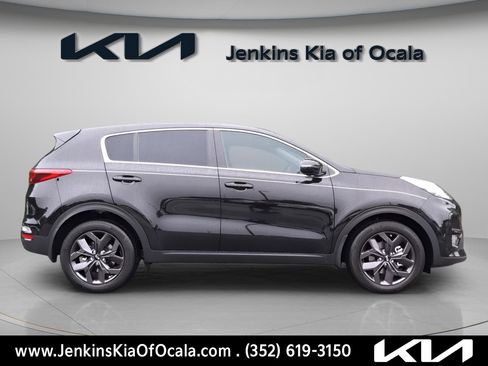 Certified 2022 Kia Sportage LX w/ LX FWD Value Edition Package image 2