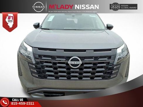 New 2026 Nissan Pathfinder Platinum image 2