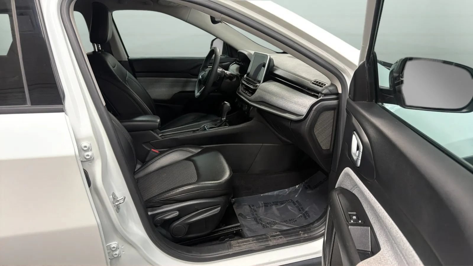 Used 2022 Jeep Compass Latitude FWD image 22