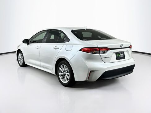 Used 2025 Toyota Corolla LE w/ LE Premium Package FWD image 5