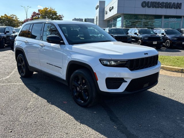Used 2024 Jeep Grand Cherokee Altitude AWD/4WD image 1