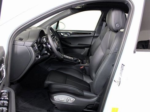New 2026 Porsche Macan image 5