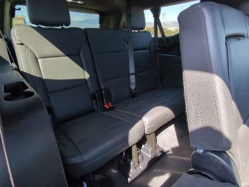 Used 2025 Chevrolet Suburban Z71 AWD/4WD image 31