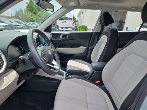 Used 2025 Hyundai Venue SEL FWD image 22