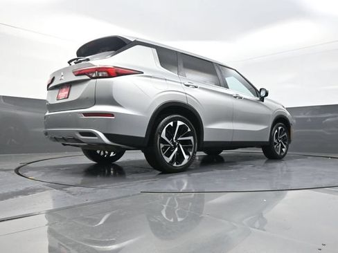 Used 2024 Mitsubishi Outlander SE AWD/4WD image 37