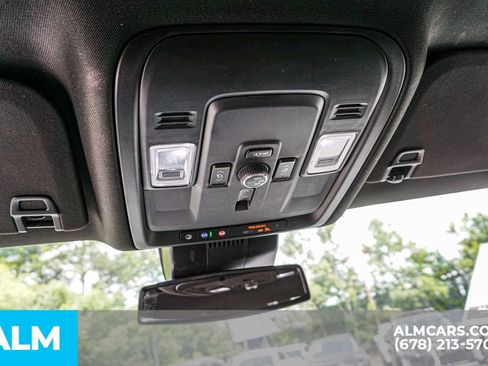 Used 2025 GMC Yukon XL Denali image 35