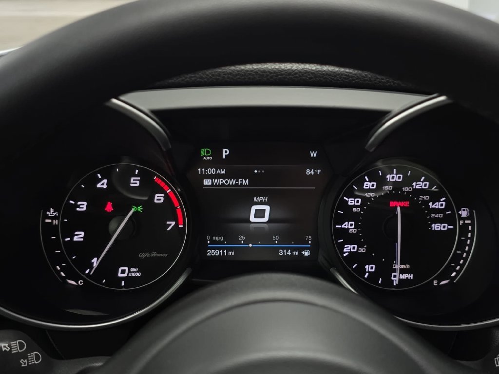 Used 2019 Alfa Romeo Giulia AWD image 14