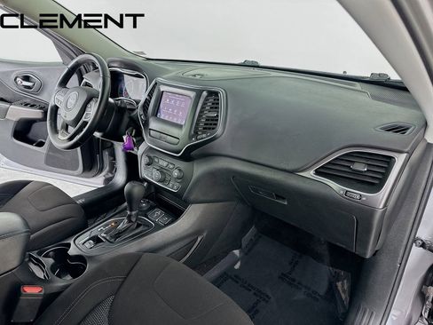 Used 2019 Jeep Cherokee Latitude w/ Cold Weather Group image 34