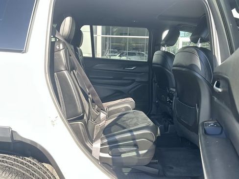 Used 2023 Jeep Grand Cherokee L Altitude AWD/4WD image 17