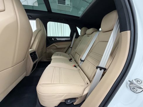 Certified 2023 Porsche Cayenne Platinum Edition image 20