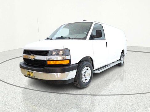 Used 2024 Chevrolet Express 2500 w/ Driver Convenience Package RWD image 3