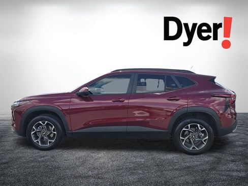 Used 2025 Chevrolet Trax LT w/ Driver Confidence Package FWD image 9