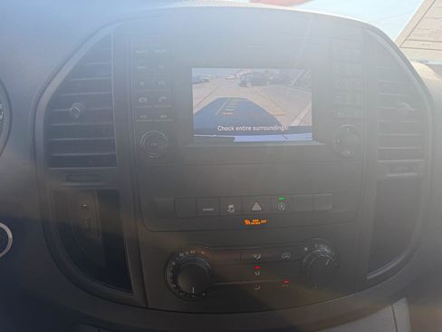 Used 2020 Mercedes-Benz Metris image 21