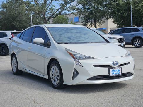 Used 2016 Toyota Prius Two FWD image 3