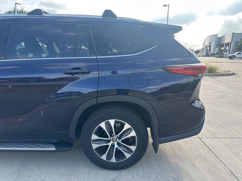 Used 2021 Toyota Highlander XLE FWD image 7