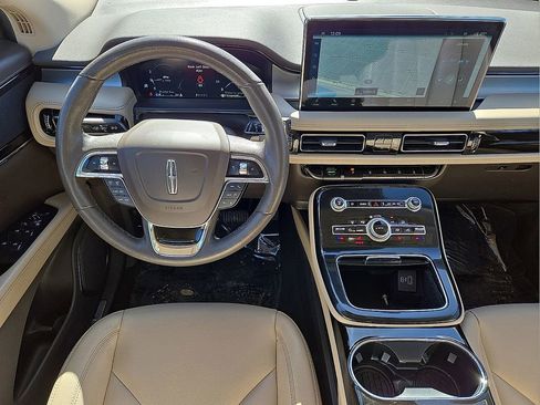 Used 2023 Lincoln Nautilus FWD w/ Premium Package image 16