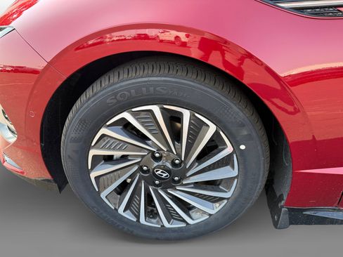 New 2025 Hyundai Sonata Limited image 9