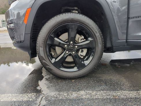 Used 2025 Jeep Grand Cherokee L Limited w/ Black Appearance Package image 10