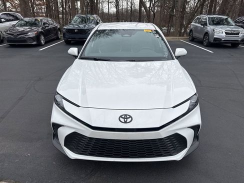 Used 2025 Toyota Camry SE image 11
