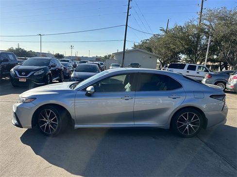 Used 2022 Toyota Camry SE image 8