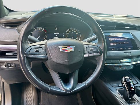 Used 2022 Cadillac XT4 Luxury w/ Cold Weather Package image 11