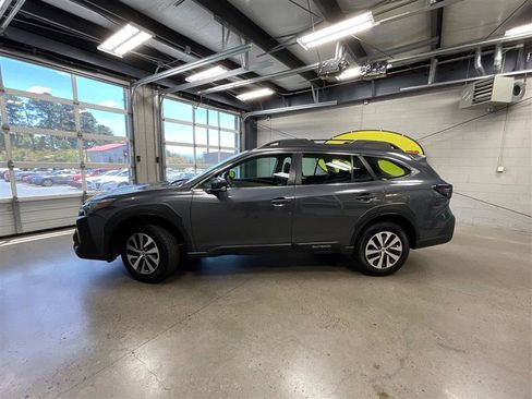 Used 2023 Subaru Outback AWD/4WD image 2