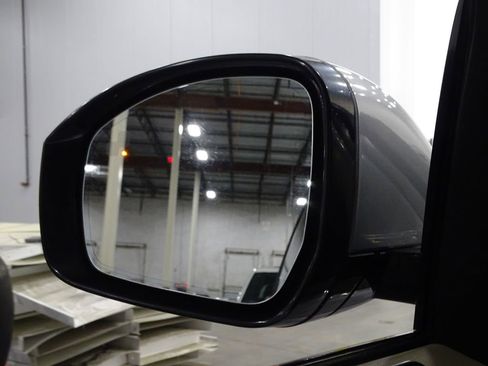 Used 2018 Land Rover Range Rover Sport SE image 40