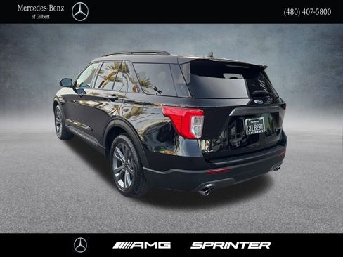 Used 2022 Ford Explorer XLT w/ Equipment Group 202A image 3