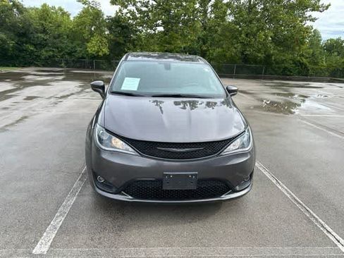 Certified 2020 Chrysler Pacifica Touring w/ S Appearance Package FWD image 23