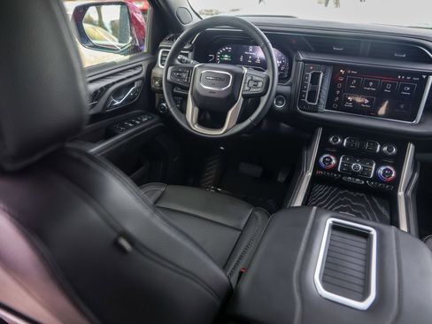 Used 2023 GMC Yukon Denali image 32