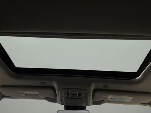 Used 2023 Toyota Highlander XLE AWD/4WD image 33