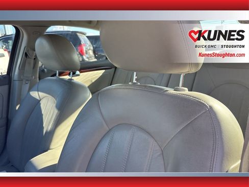 Used 2010 Buick Lucerne CXL image 19