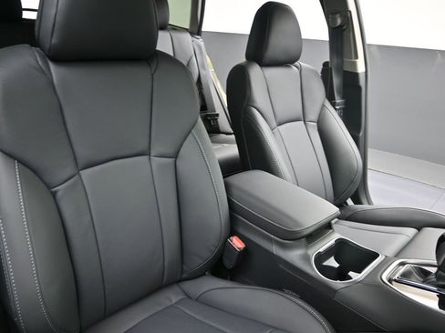 Certified 2025 Subaru Outback Limited image 13