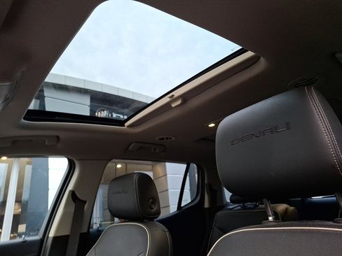 Certified 2019 GMC Acadia Denali w/ Technology Package AWD/4WD image 15